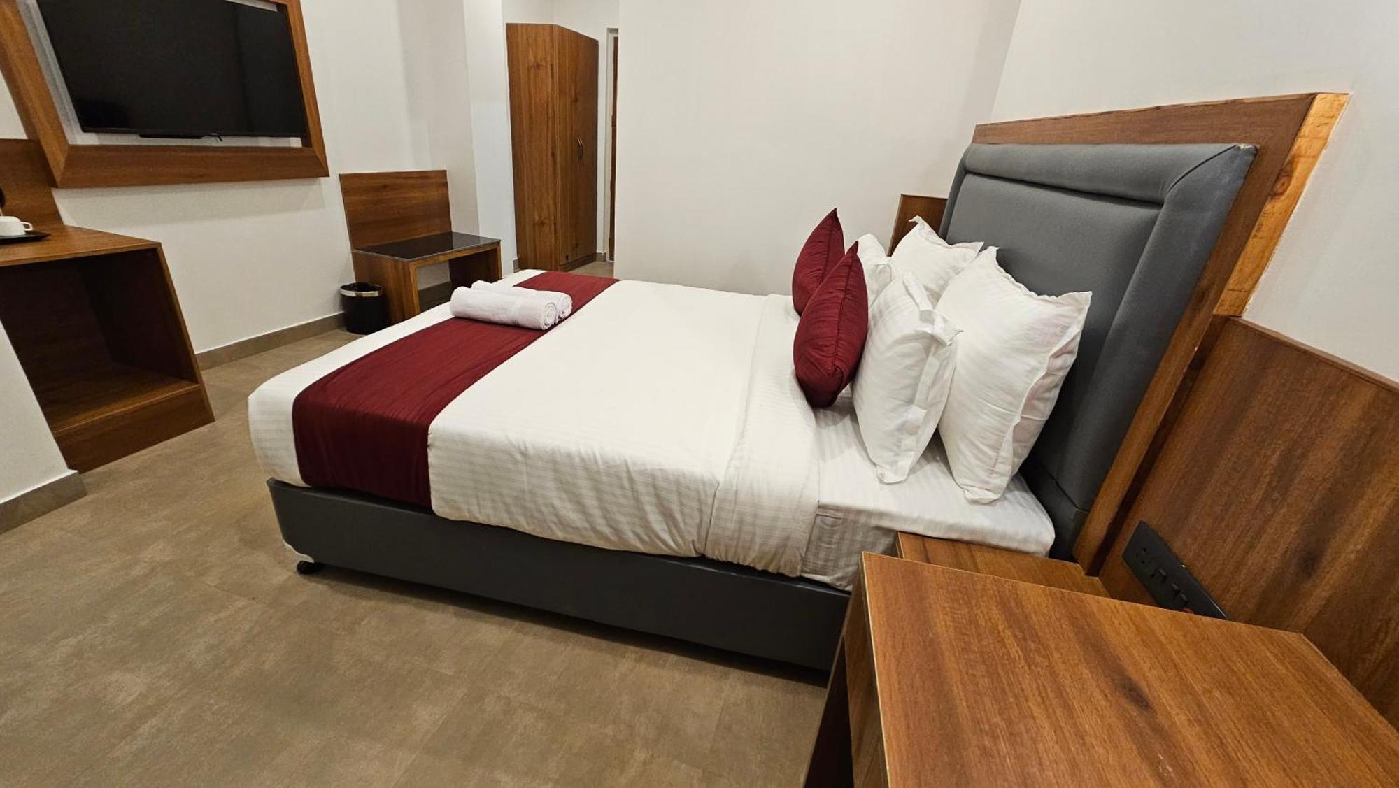 Indiana Hills Otel Shillong Dış mekan fotoğraf